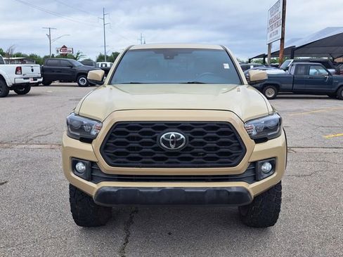 Used 2019 Toyota Tacoma TRD Off-Road image 2