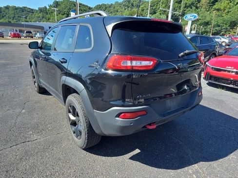 Used 2018 Jeep Cherokee Trailhawk AWD/4WD image 5