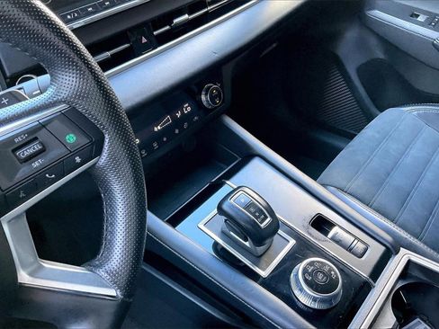 Used 2024 Mitsubishi Outlander SE image 11