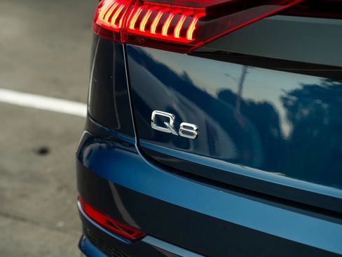 Used 2022 Audi Q8 Premium Plus AWD/4WD image 17