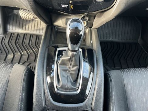 Used 2020 Nissan Rogue SV image 22