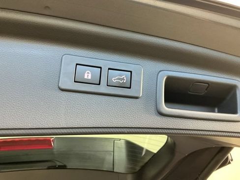 Used 2023 Subaru Forester Premium AWD/4WD image 12