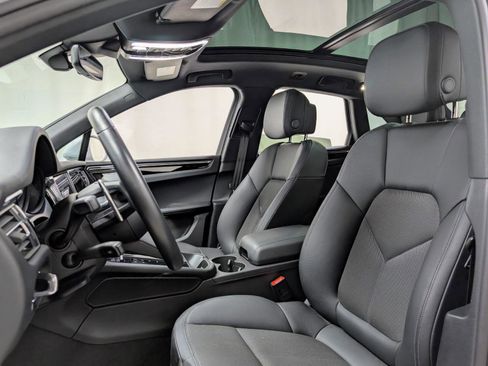 Used 2025 Porsche Macan image 15
