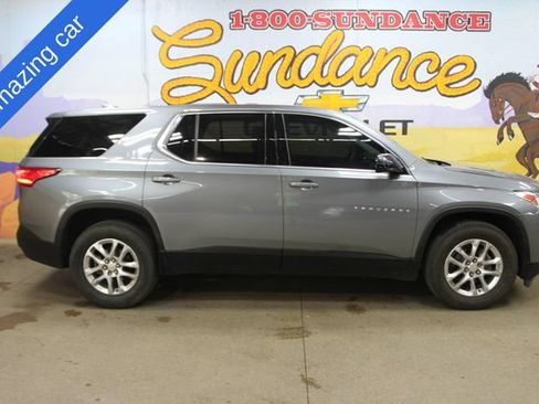 Used 2021 Chevrolet Traverse LS FWD image 1