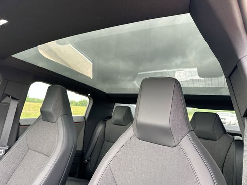 Used 2025 Tesla Cybertruck 2WD Crew Cab image 22