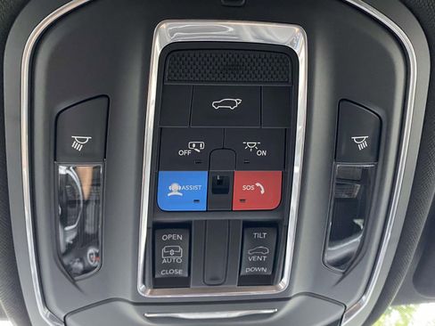 New 2025 Jeep Grand Cherokee Laredo image 31