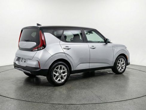 Used 2025 Kia Soul LX w/ LX Technology Package image 9