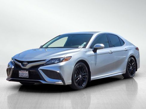 Used 2022 Toyota Camry XSE FWD image 9