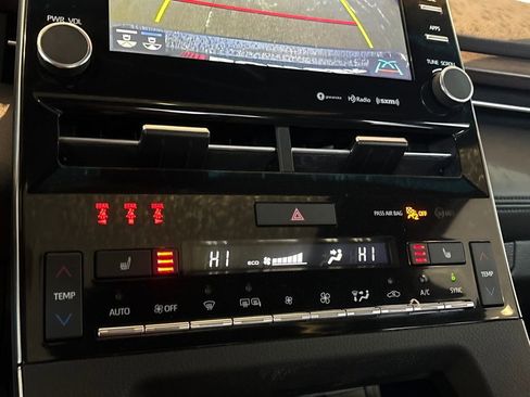 Used 2019 Toyota Avalon XLE image 16