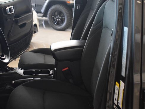 Used 2018 Jeep Wrangler Unlimited Sport S AWD/4WD image 63