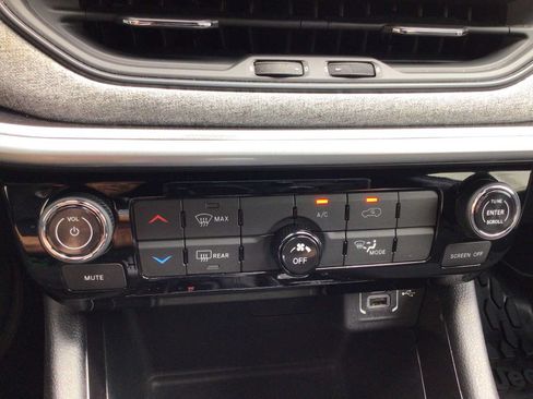 Used 2023 Jeep Compass Sport AWD/4WD image 19