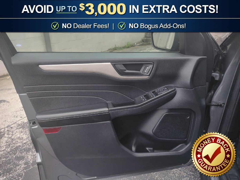 Used 2022 Ford Escape SE FWD image 16