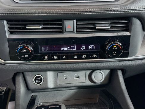 Used 2023 Nissan Rogue SV image 15