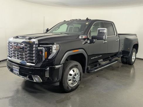 Used 2025 GMC Sierra 3500 Denali w/ Denali Reserve Package image 4