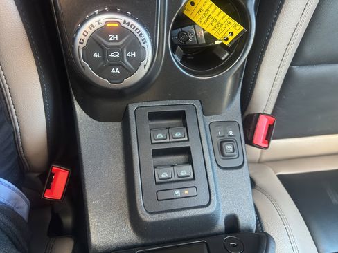 Used 2023 Ford Bronco Wildtrak image 9