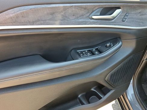 Used 2023 Jeep Grand Cherokee Limited AWD/4WD image 13
