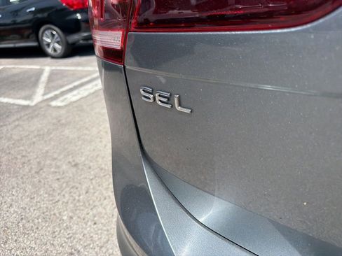 Used 2022 Volkswagen Tiguan SEL R-Line image 9