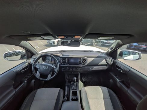 Used 2020 Toyota Tacoma TRD Sport AWD/4WD image 10
