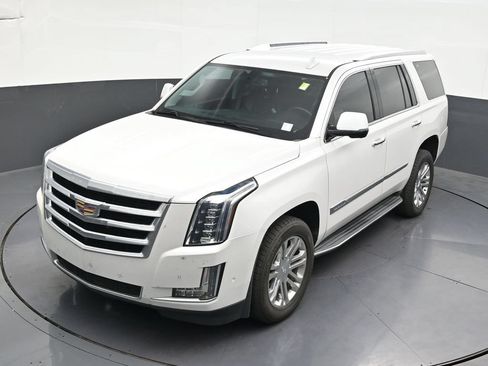 Used 2020 Cadillac Escalade 2WD image 16