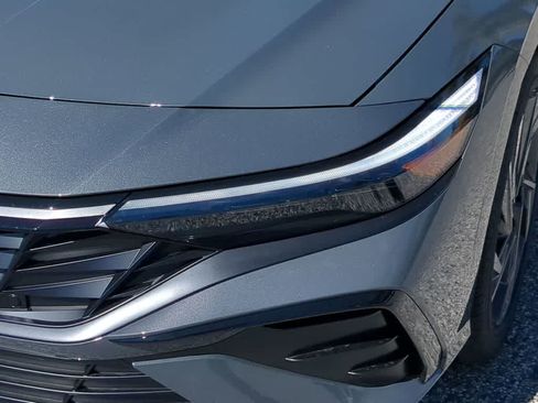 New 2026 Hyundai Elantra Limited FWD image 11