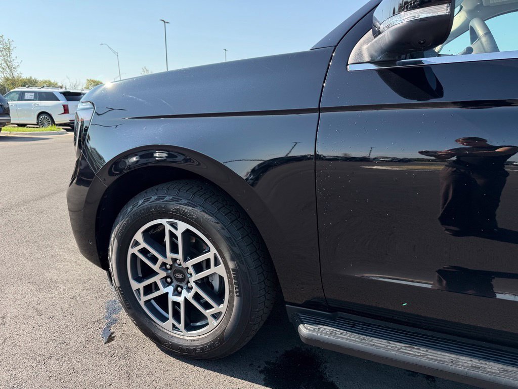 Used 2025 Ford Expedition Active AWD/4WD image 33