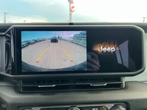 Used 2024 Jeep Wrangler Unlimited AWD/4WD image 26