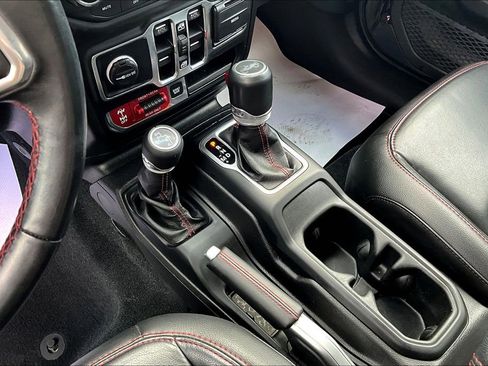 Used 2019 Jeep Wrangler Unlimited Rubicon w/ Dual Top Group image 16