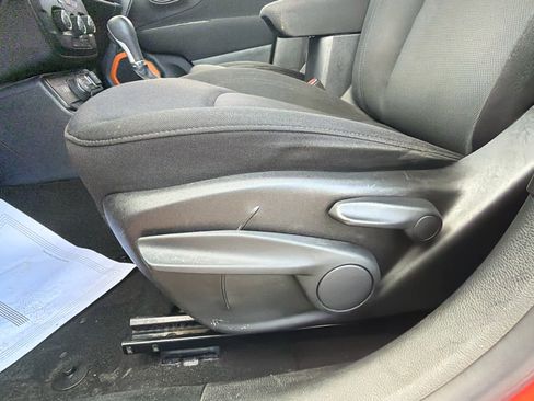 Used 2019 Jeep Renegade Sport image 16