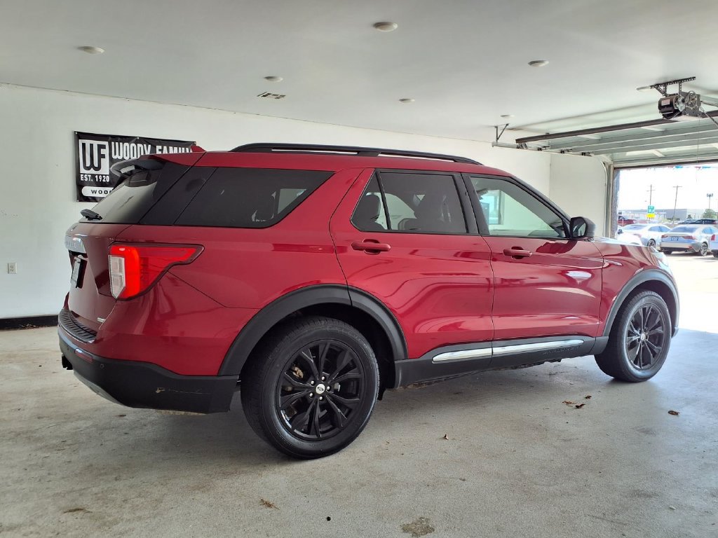 Used 2020 Ford Explorer XLT w/ Equipment Group 202A AWD/4WD image 3