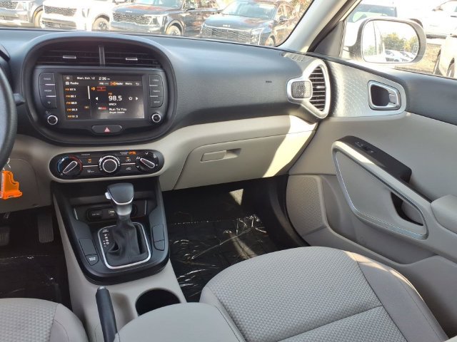 Certified 2025 Kia Soul LX w/ LX Technology Package FWD image 15