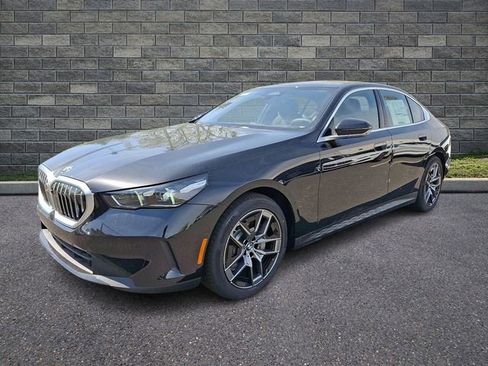 New 2026 BMW 530i xDrive w/ Premium Package AWD/4WD image 3