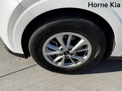 Certified 2024 Kia Carnival LX image 8