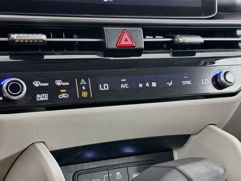 Used 2026 Kia Sportage EX FWD image 23