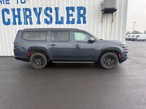 Used 2024 Jeep Wagoneer L Series II AWD/4WD image 8
