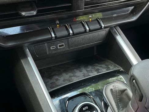 Used 2025 Chevrolet Colorado Trail Boss image 20