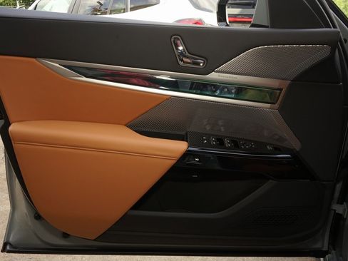 Used 2025 BMW 740i image 22