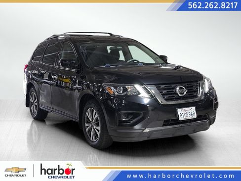 Used 2019 Nissan Pathfinder S FWD image 1