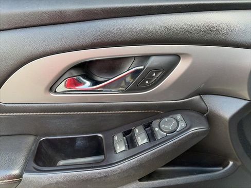 Used 2018 Chevrolet Traverse LT image 11