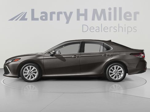 Used 2023 Toyota Camry LE FWD image 3