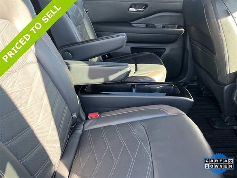 Used 2024 Nissan Pathfinder Platinum image 21