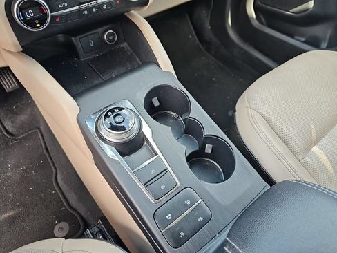 Used 2020 Ford Escape Titanium AWD/4WD image 28