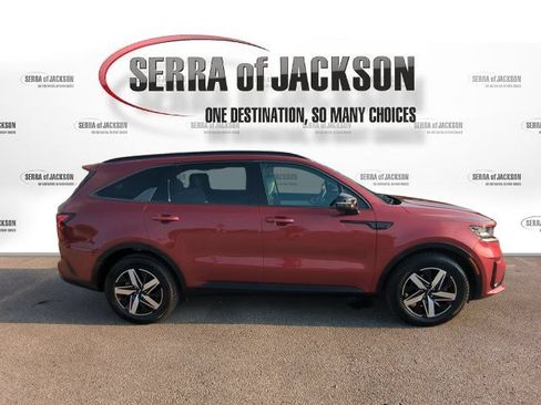 Certified 2022 Kia Sorento S w/ Panoramic Sunroof Package FWD image 9