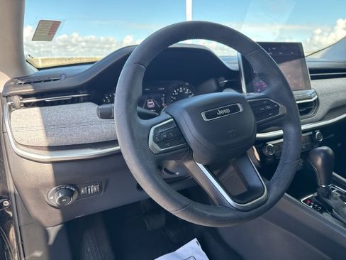 Used 2022 Jeep Compass Latitude image 20