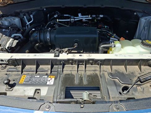 Used 2023 Ford Explorer XLT w/ Equipment Group 202A AWD/4WD image 29