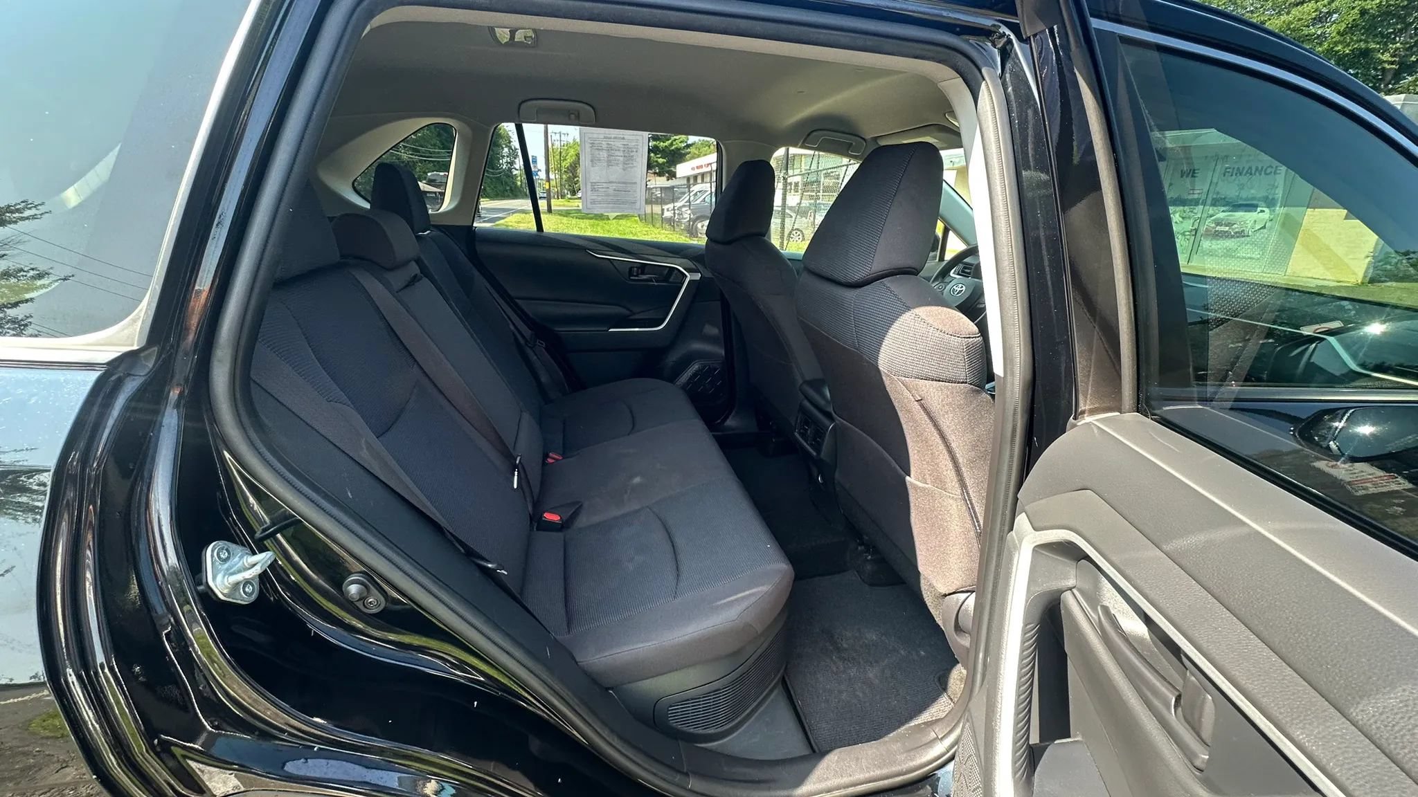 Used 2020 Toyota RAV4 LE AWD/4WD image 28