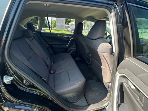 Used 2020 Toyota RAV4 LE AWD/4WD image 28