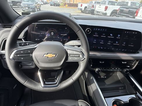 New 2026 Chevrolet Suburban Premier image 16