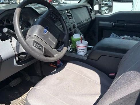 Used 2014 Ford F250 XLT w/ XLT Premium Package AWD/4WD image 9