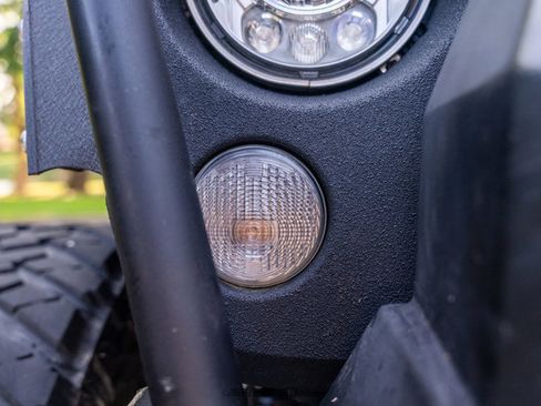 Used 2017 Jeep Wrangler Unlimited Rubicon w/ Connectivity Group AWD/4WD image 82