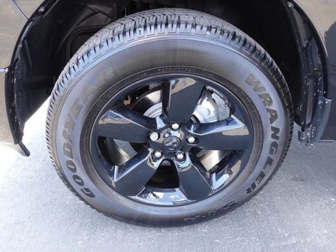 Used 2023 RAM 1500 Classic SLT w/ Electronics Convenience Group AWD/4WD image 57